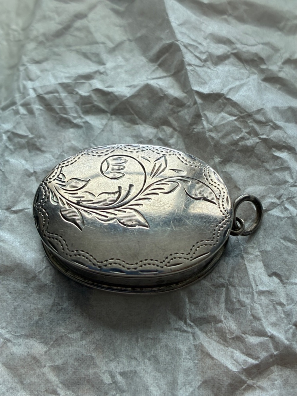 Engraved 925 Silver Oval Compact Pouch
9.61 grams